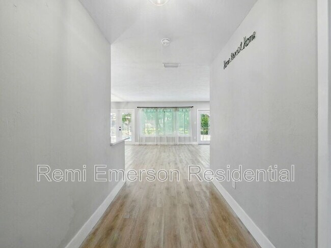 Foto del edificio - 914 Houston St