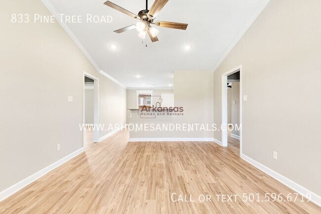 Foto del edificio - 833 Pine Tree Rd