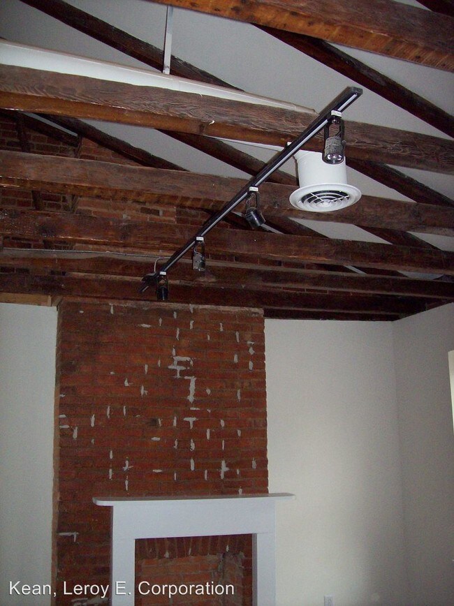 Building Photo - 118 S 18th St