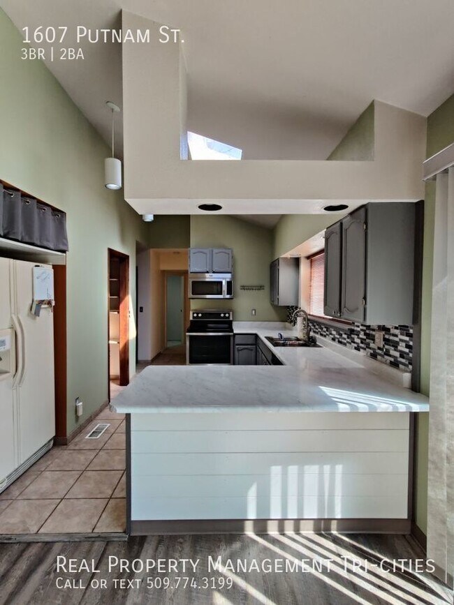 Building Photo - Pet Friendly Single Family Home in Central...