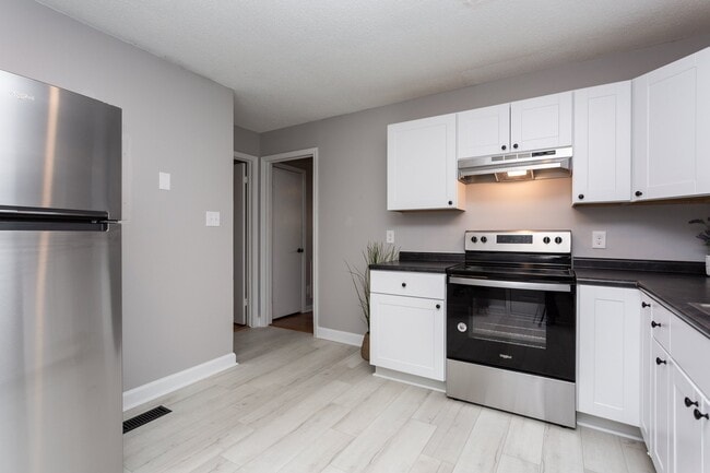 Photo - 718 Holloway St Apartment