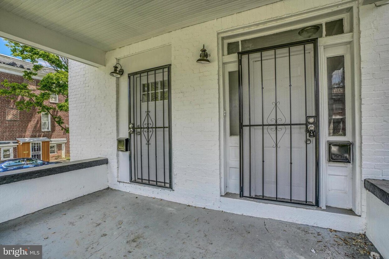Primary Photo - 3701 W Garrison Ave
