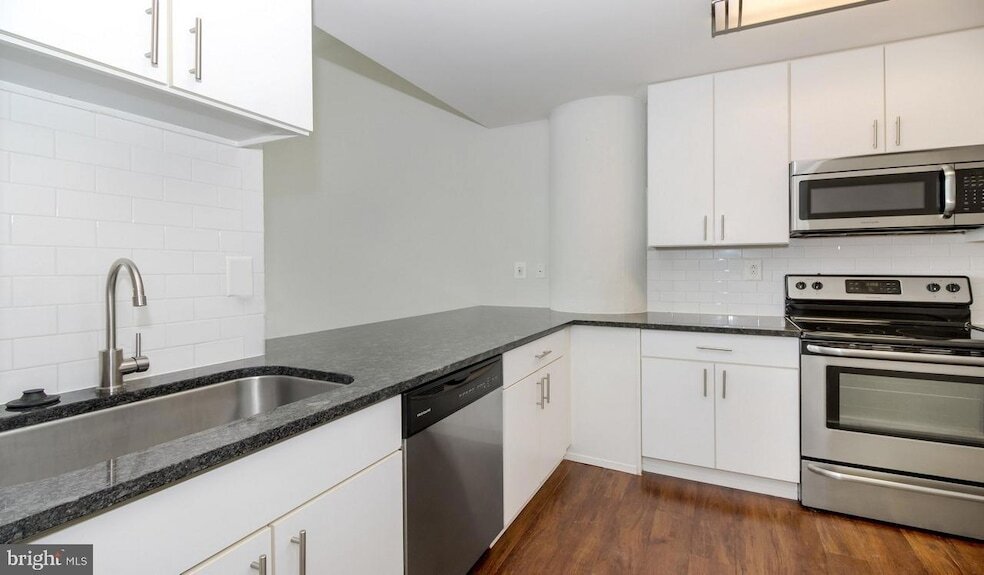 Primary Photo - 3131 Walnut Street Unit 0B-440