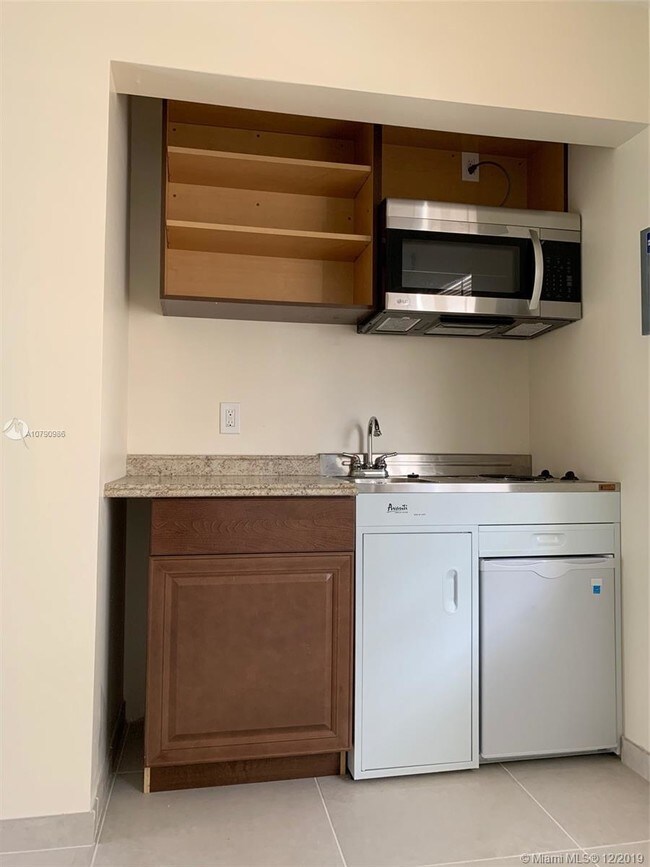 Foto del edificio - 1708 Van Buren St