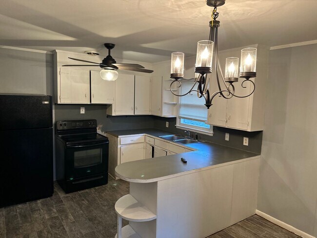 Building Photo - For Lease - 2 Bed, 1 Bath, 1100 sqft, Wate...