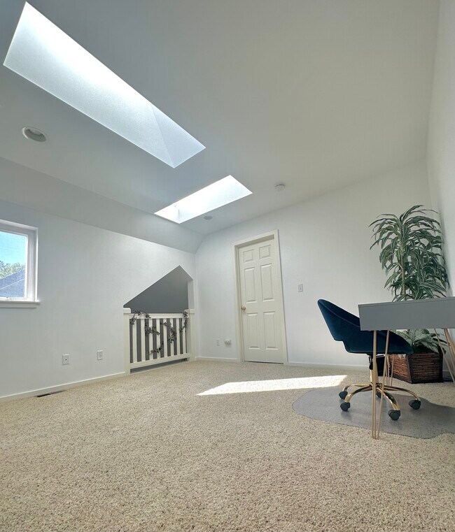 Building Photo - 1036 SE Garrison Village Way