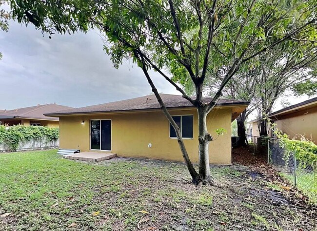 Foto del edificio - 3746 NW 201st Terrace