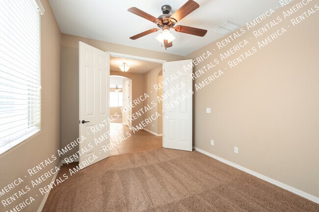 Foto del edificio - 274 W Sweet Shrub Ave