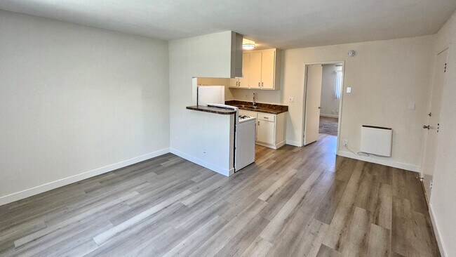 Foto del edificio - 6842 Fulton Ave