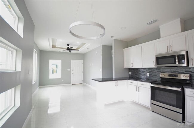 Building Photo - 7 Angelina Dr