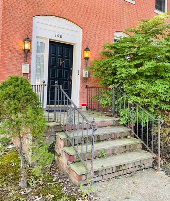 Building Photo - 168 S Maple Ave