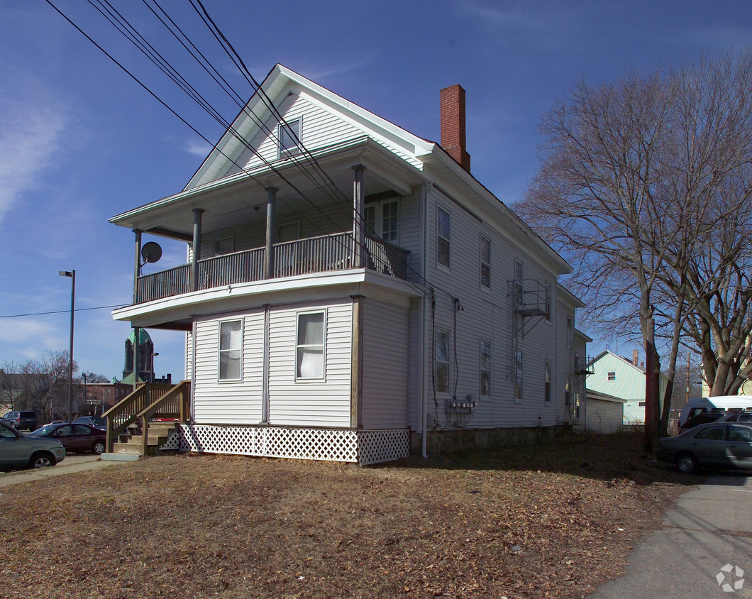 Building Photo - 66 School St