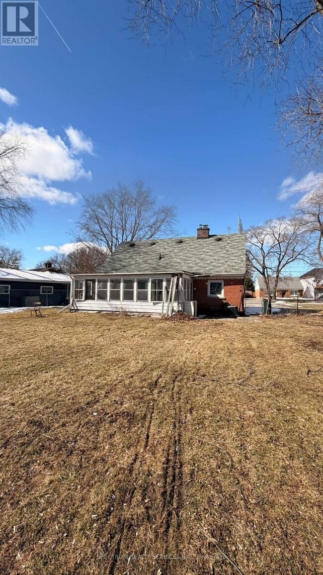 Building Photo - 2052 Churchill Ave