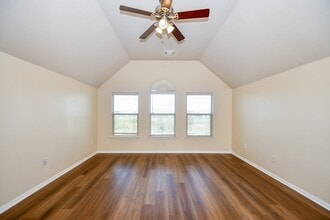 Building Photo - 1310 Lake Edinburg Ct