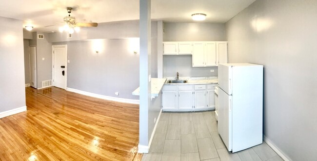 Building Photo - 4165 S Archer Ave