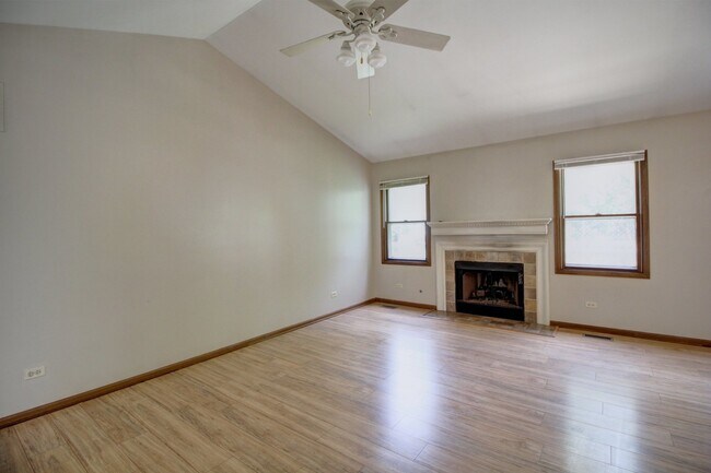 Foto del edificio - 148 Sandalwood Ln