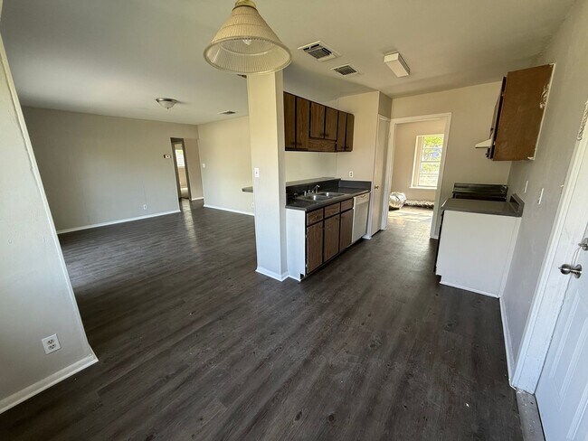 Foto del edificio - 4-Bedroom Home in Live Oak Village