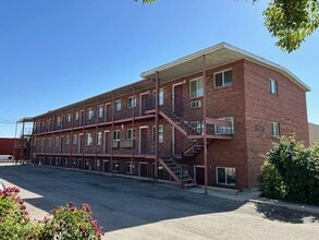 Building Photo - 828 E 200 S