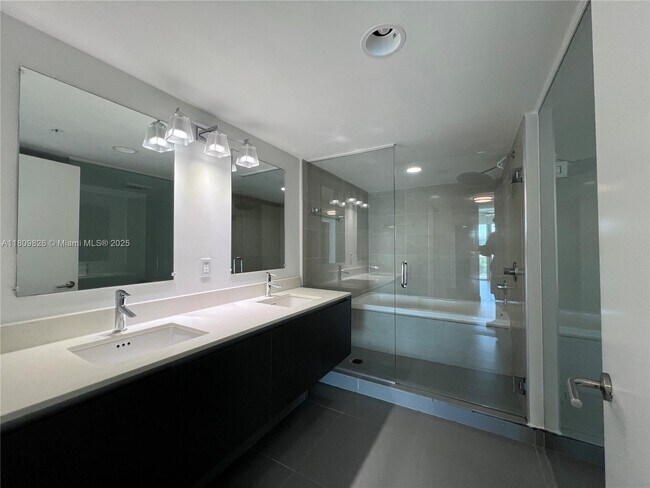 Foto del edificio - 6620 Indian Creek Dr