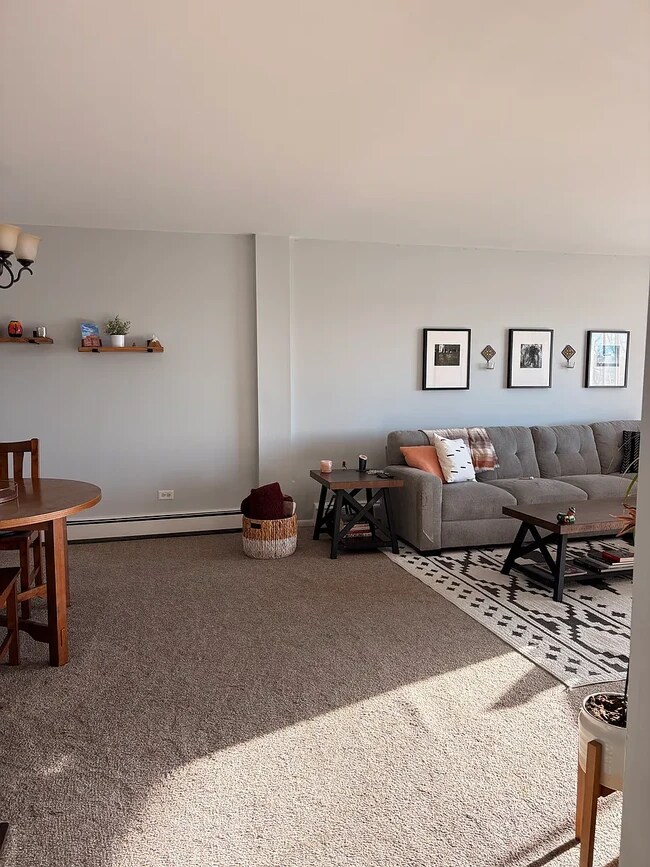 Foto del edificio - 1301 S Finley Rd