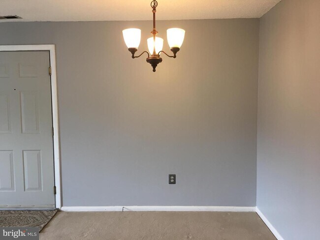 Building Photo - 2412 Ravens Crest Dr