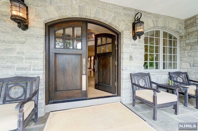 Primary Photo - 15 Cobblestone Dr