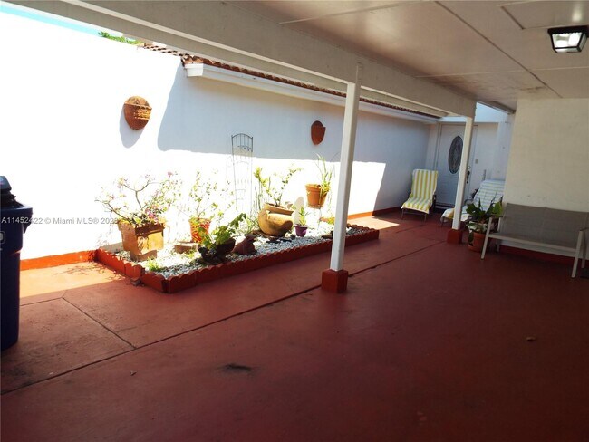 Foto del edificio - 3271 Coral Springs Dr