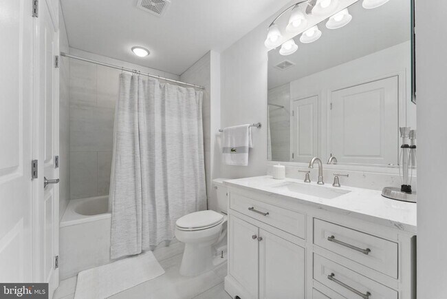 Foto del edificio - 155 Potomac Passage