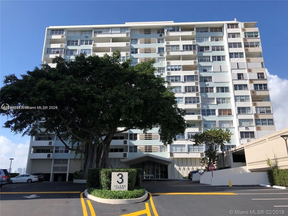Primary Photo - 3 Island Ave