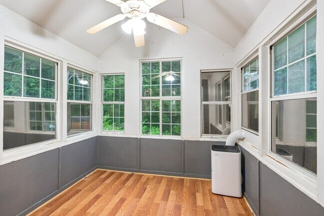 Foto del edificio - Charming 4BR House in Douglasville