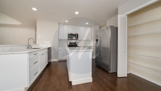 Building Photo - Spacious two story home in Briargate