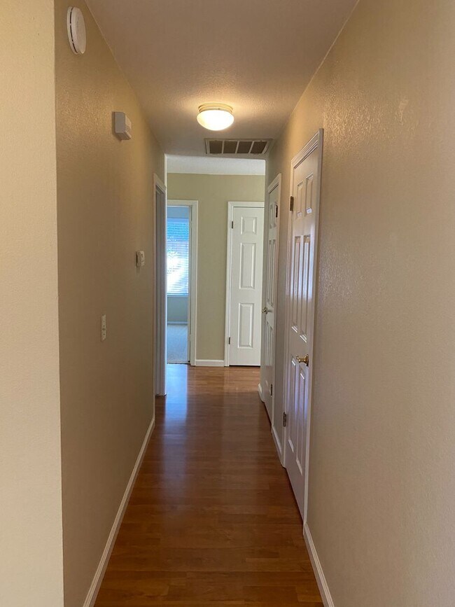 Building Photo - Single Story Bay View Home