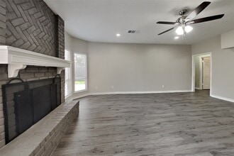 Building Photo - 12127 Rocky Lake Dr