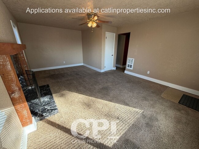 Building Photo - 704 Academy St