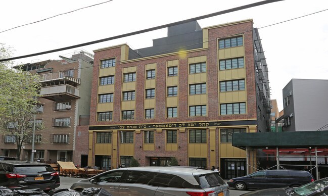 Building Photo - 242 Wallabout St