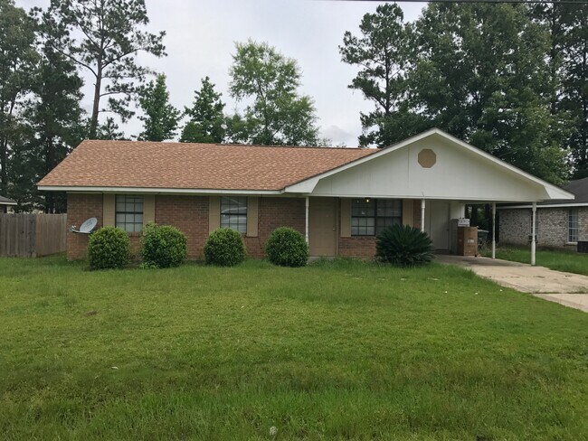 Building Photo - 14193 Lindsay Dr