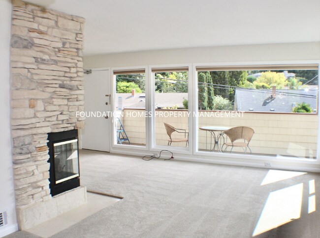 Building Photo - Remodeled 2BD/1BA Strawberry Village Duple...
