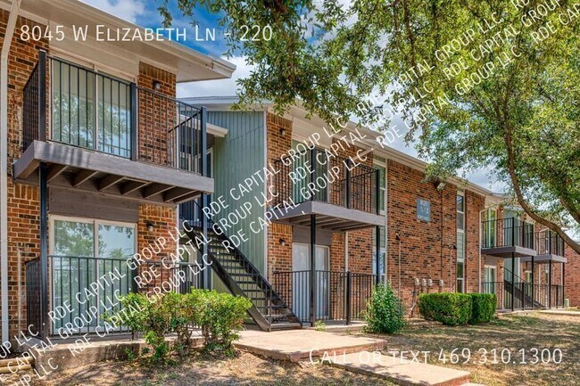 Building Photo - Newly Renovated! Move in Special! Se Habla...