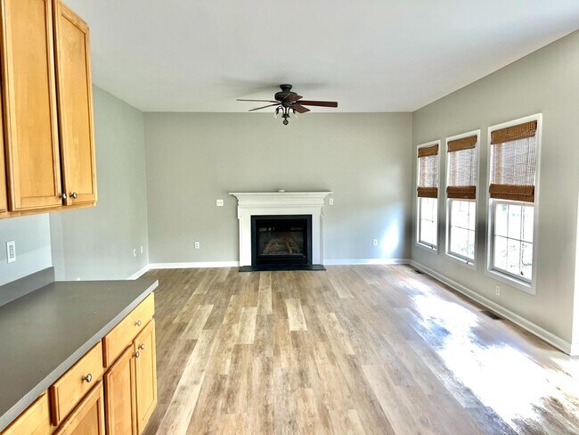 Building Photo - 8751 Roundhouse Cir