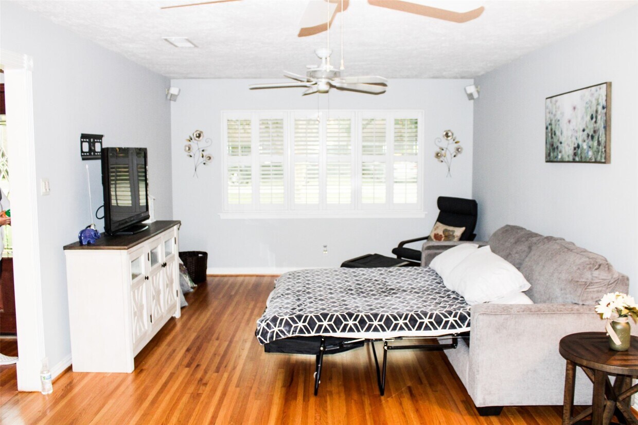 Foto del edificio - 8910 Greiner Dr