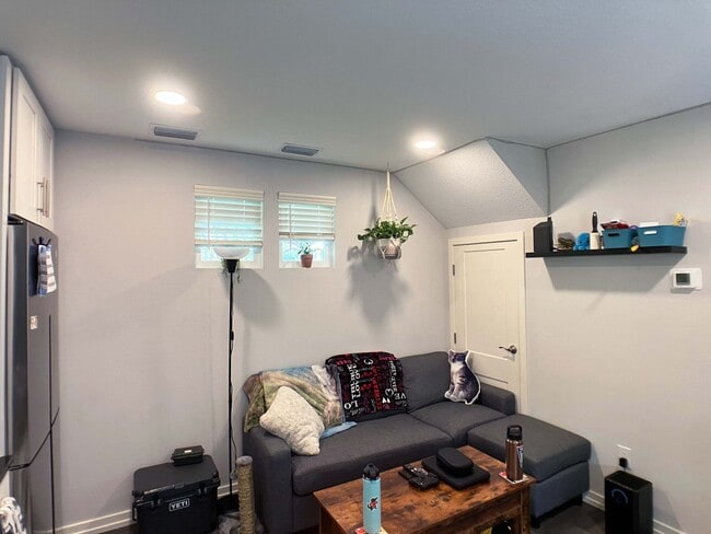 Building Photo - Porter's Parkside - New One Bedroom, One Bathroom Townhome