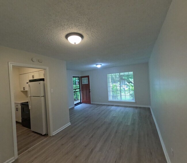 Foto del edificio - Fully Renovated 2BR Duplex Near University of Memphis | Pet Friendly