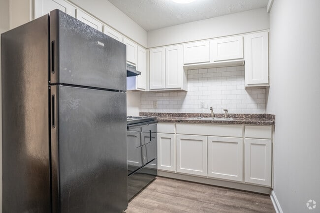 Studio - 450SF - Lockheed Square Apartments