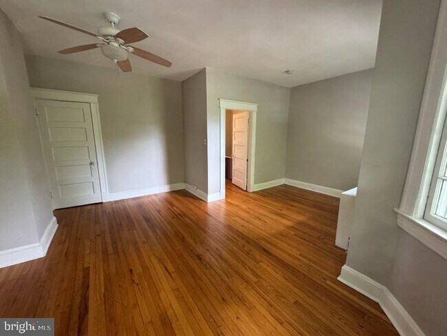 Foto del edificio - 1650 33rd St NW