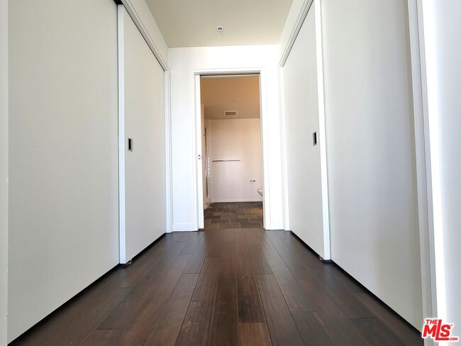 Foto del edificio - 1155 S Grand Ave