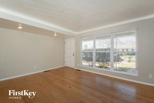 Building Photo - 4619 Villa Knoll Dr