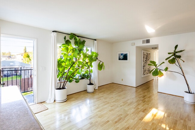 Foto del edificio - 1322 Electric Ave