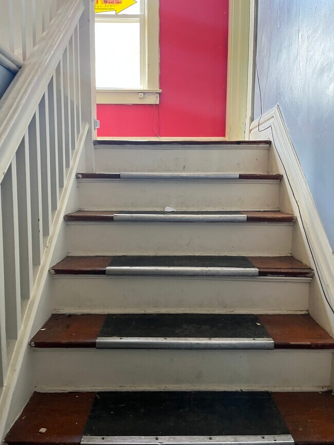 Building Photo - 602 East Lutton Street, Unit 2nd Floor