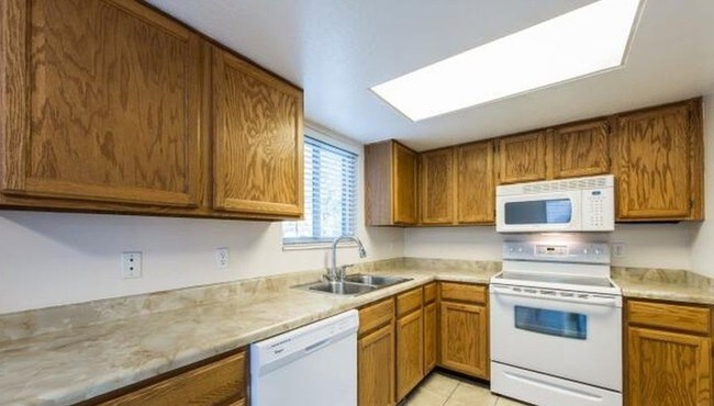 Building Photo - West Jordan 4 bed 2 bath
