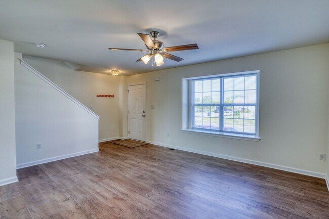 Foto del edificio - New, New, New - Spacious 3 Bedroom Townhouse with a Finished Basement !!
